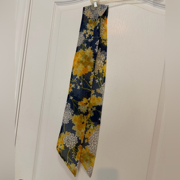 VTG 60s 70s Cathy 1000 Oaks California Blue Yellow Floral
Scarf Tie - Picture 6 of 9